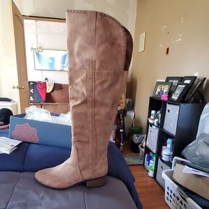 Womens boots size 9